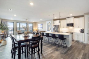 Lake Haven-Luxury Condo, Infinity Pool, Gym